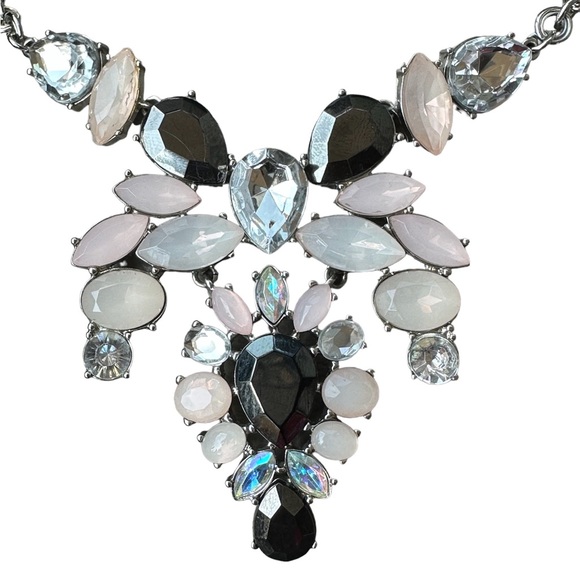 Ann Taylor Necklace - Picture 2 of 3